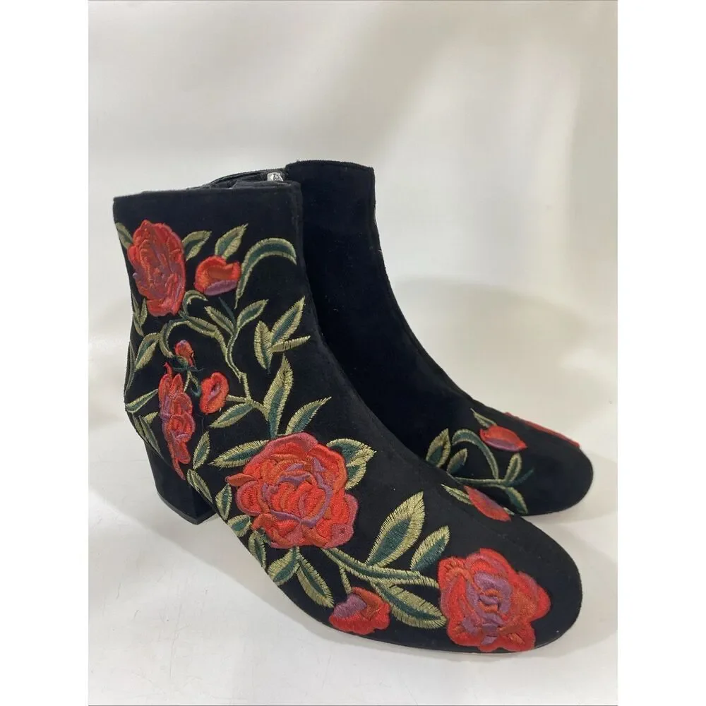 Comfortview Women's Sidney Bootie Embroidered Red Roses Black Velour Sz 7.5 Wide - Picture 5 of 14